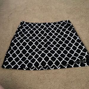 Black and white ladies golf skort